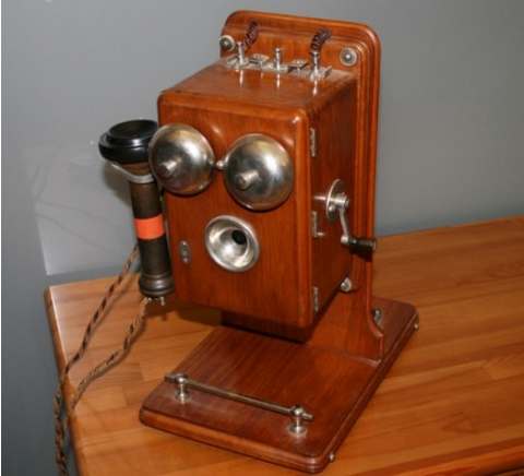 Марк Твен, которого изобретатель телефона Александр Белл попросил помочь деньгами, не видел будущего у такого бесполезного изобретения, как телефон. 