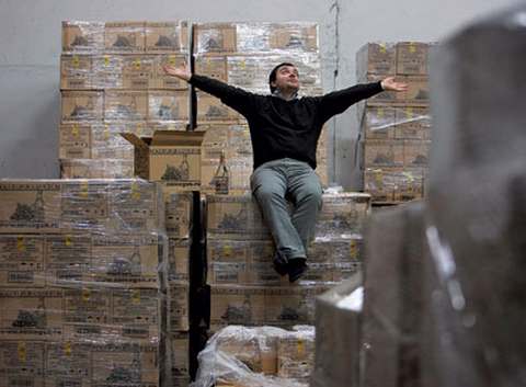 Под чутким руководством Николая Полуэктова и его друзей, продажи первого легального самогона России достигли $5 млн