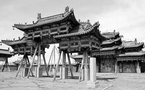 Триумфальные ворота Зимнего дворца монгольского Богдо-хана в Урге