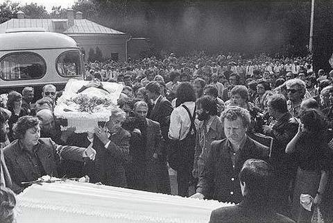 Похороны Высоцкого. 25 июля 1980 года. Автор фото: А. СТЕРНИН  