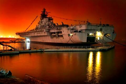 Тяжелый авианесущий крейсер «Минск» в Шэньчжэне (Китай)