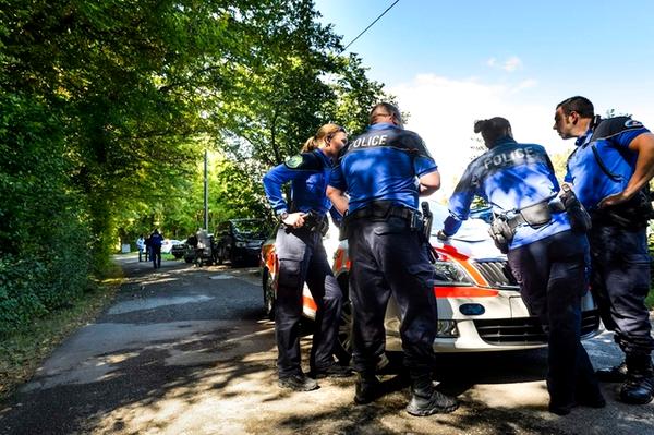 Тело 34-летней жертвы полиция обнаружила в лесу в окрестностях Женевы.