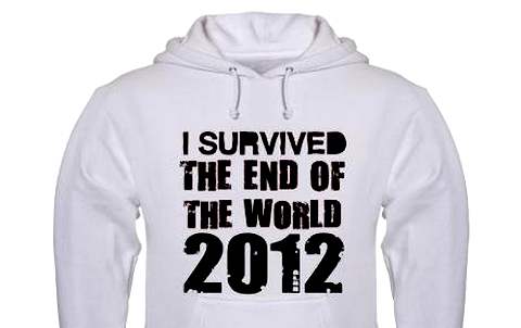 Надпись: Я выжил после конца света в 2012 году