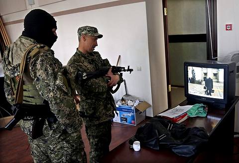 Пророссийские боевики в здании горадминистрации Краматорска