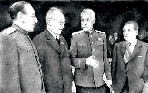 Академик медицины Мирон Вовси (слева) на съезде терапевтов в 1947 г.