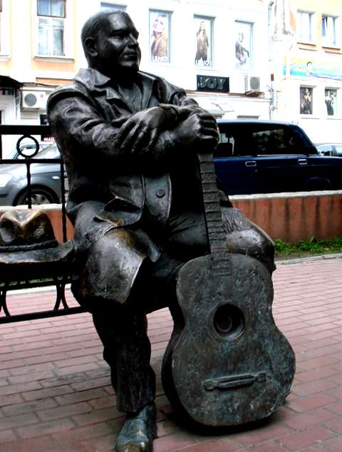 Памятник Михаилу Кругу в Твери. фото: Светлана Самоделова  