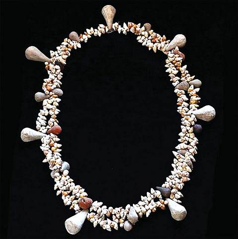 1500 бусин и речных раковин, объединенных учеными в ожерелье Фото: Vincent Francigny (SEDAU livescience.com)