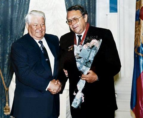 В 1999 году Владимир Фортов был удостоен Ордена «За заслуги перед Отечеством» III степени Фото: из личного Фортова Владимира архива