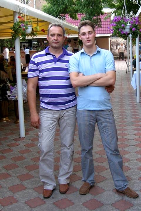 *Павел Тишков с отцом (незадолго до трагедии)