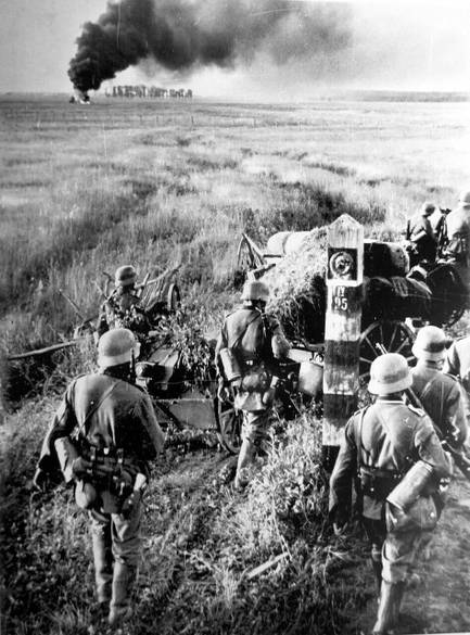 Немецкие солдаты пересекают государственную границу СССР, 22 июня 1941