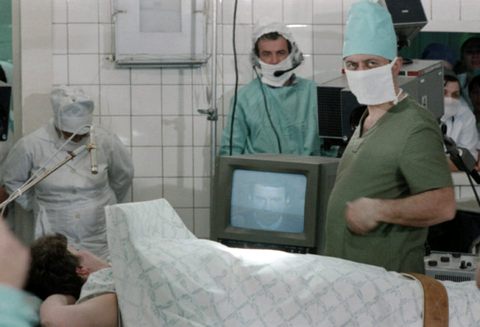 СССР. 1 января 1989 г. Обезболивание пациента дистанционно во время сеанса психотерапии Фото: ТАСС