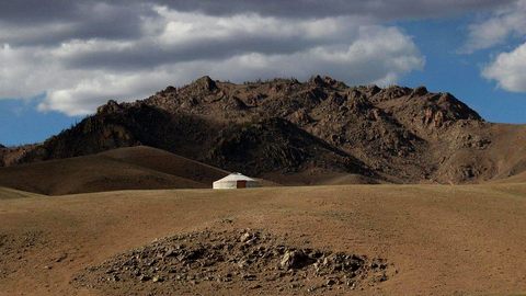 По территории Монголия более чем в семь раз превосходит Великобританию
