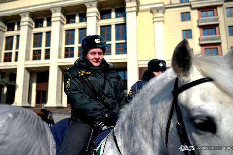 »Сотрудница полиции на Манежной площади. © Антон Тушин/Ridus.ru