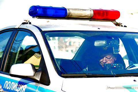 Сотрудники полиции в полицейской машине. © Антон Тушин/Ridus.ru