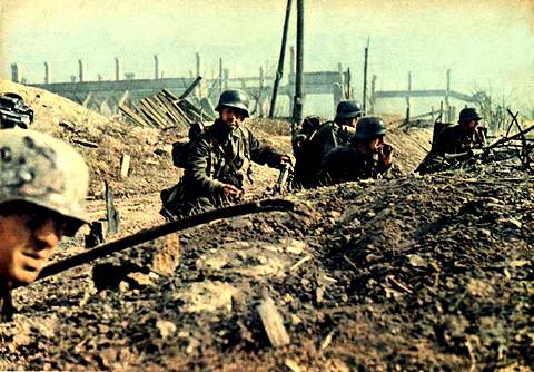 1942 год. Немцы на окраине Сталинграда.  EAST NEWS/Roger Viollet