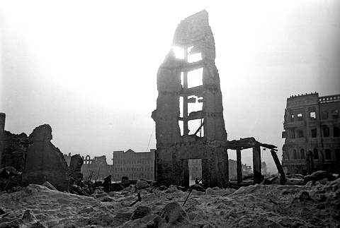 Город Сталинград после освобождения от немецко-фашистских захватчиков 2 февраля 1943 года.   Фридлянский/РИА Новости