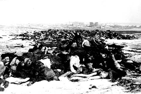 Февраль 1943 года. Трупы немецких солдат на окраине Сталинграда.  EAST NEWS/AKG-IMAGES