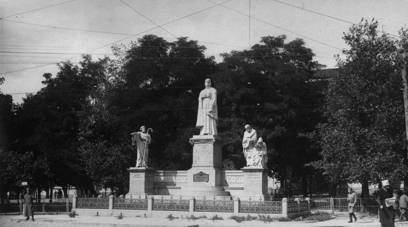 фото: Википедия. Памятник Княгине Ольге в Киеве, 1911 год