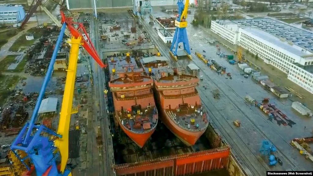 Суднобудівний завод «Залив» у Керчі. Одне з найбільших суднобудівних підприємств у Східній Європі. Завод відомий будівництвом кораблів для ВМФ Росії