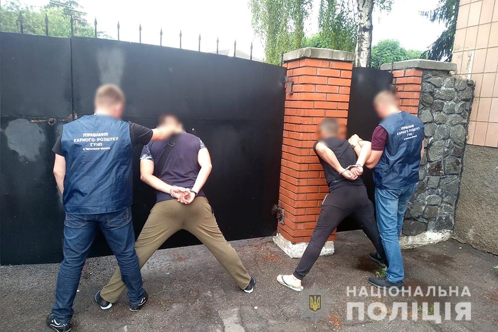 Черкаські оперативники затримали групу серійних домушників-рецидивістів