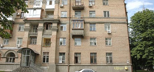 Двухкомнатная квартира в этом доме на Печерске была продана всего за 150 тысяч гривен