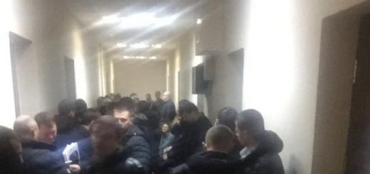 Почему следователи и прокуроры стоят по ночам в очереди в Печерский суд