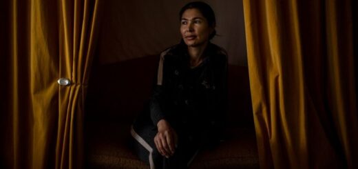 Турсунай Зиявудун - одна из десятков тысяч уйгурок, прошедших через китайские концлагеря, который китайские власти называют лагерями по перевоспитанию