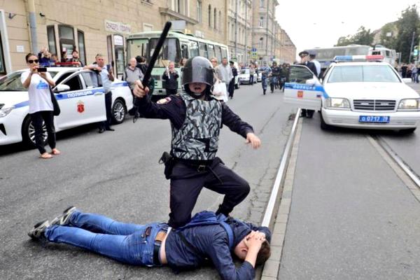 «Задача любого сотрудника — сломать человека» Бывший московский полицейский рассказывает, как он пытал людей и бил протестующих на митингах