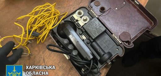 Прилад для катування струмом — телефонний апарат ТА-57. Фото з фейсбук-сторінки Харківської обласної прокуратури