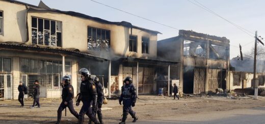 Страх и ненависть в Казахстане: ОМОН на каждом углу, сожженные дома и очередь на границе