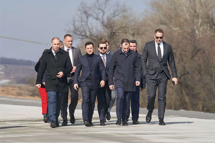 Президент Володимир Зеленський і представники його Офісу інспектують стан доріг