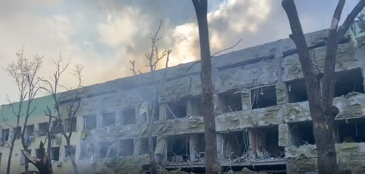 У Маріуполі під час нальоту російської авіації знищено пологовий будинок у центрі міста, лікарню, дитяче і терапевтичне відділення.