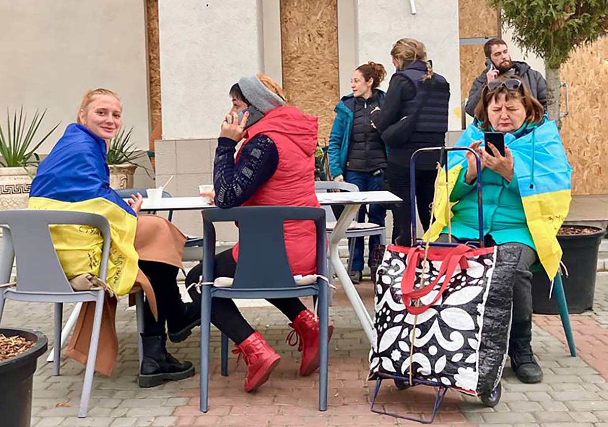 Жительницы Херсона после освобождения города от российской оккупации. Фото Spektr. press