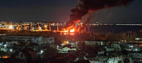 Після удару по «Новочеркаську» з бухти Феодосії пішли два військових кораблі Росії