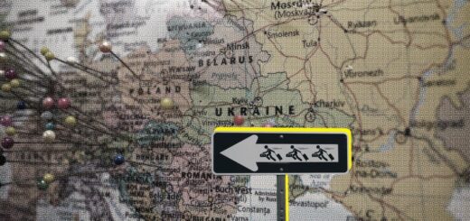 Купи та обдури. Як екс-нардепи тікають від війни з України