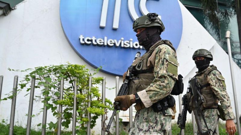 GETTY IMAGES Підпис до фото, 9 січня озброєна група увірвалася до студії TC Televisión і взяла в заручники співробітників каналу