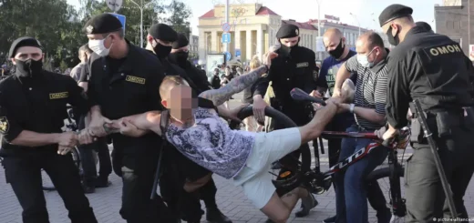Задержание участника акции протеста в Минске, июнь 2020 года