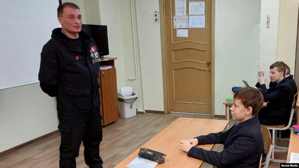 Дмитрий Каравайчик на встрече со школьниками в Санкт-Петербурге