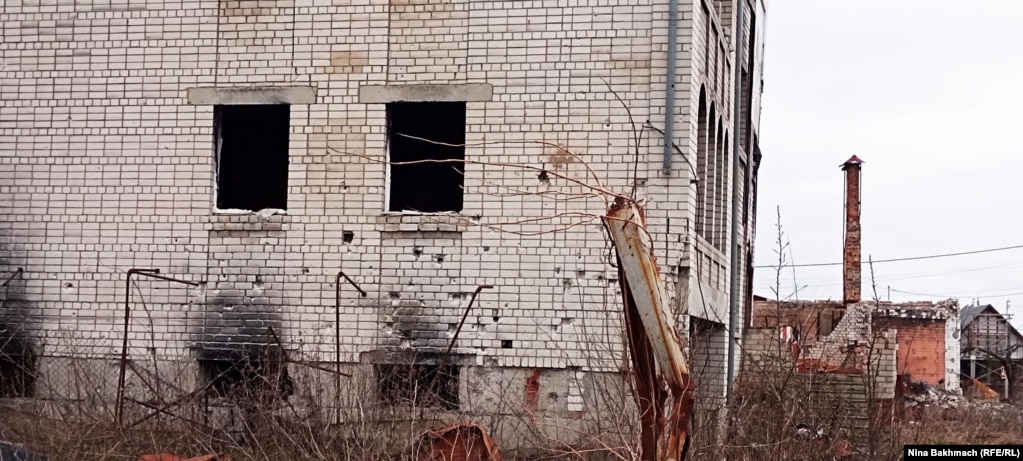 Зруйнований будинок в районі Бобровиця, Чернігів. Цей район постраждав найбільше через обстріли