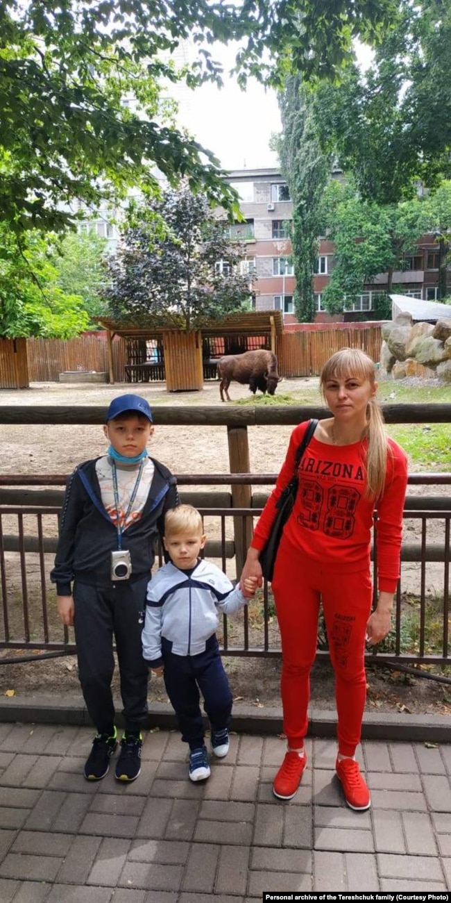 Олександр Терещук з мамою та племінником Кирилом. Фото з особистого архіву родини