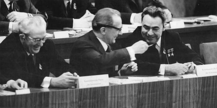 Слева направо: Юрий Андропов, Эрик Хонеккер и Леонид Брежнев. 1967 год. Фото: Бундесархив