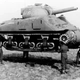 GETTY IMAGES  Для створення ілюзії загрози використовували муляжі техніки, зокрема танків