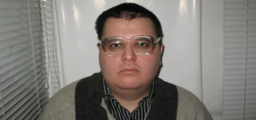 Дніпровський районний суд міста Києва визнав 49-річного Олександра Сосіновича винним у злочинах проти основ національної безпеки.