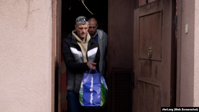 Юрій возить харчі і документи для депортованих ексзасуджених, які нині перебувають на грузинському пункті перетину