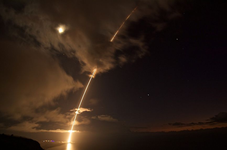 Пуск ракеты SM-6 с американского эсминца USS John Paul Jones, 29 августа 2017 года