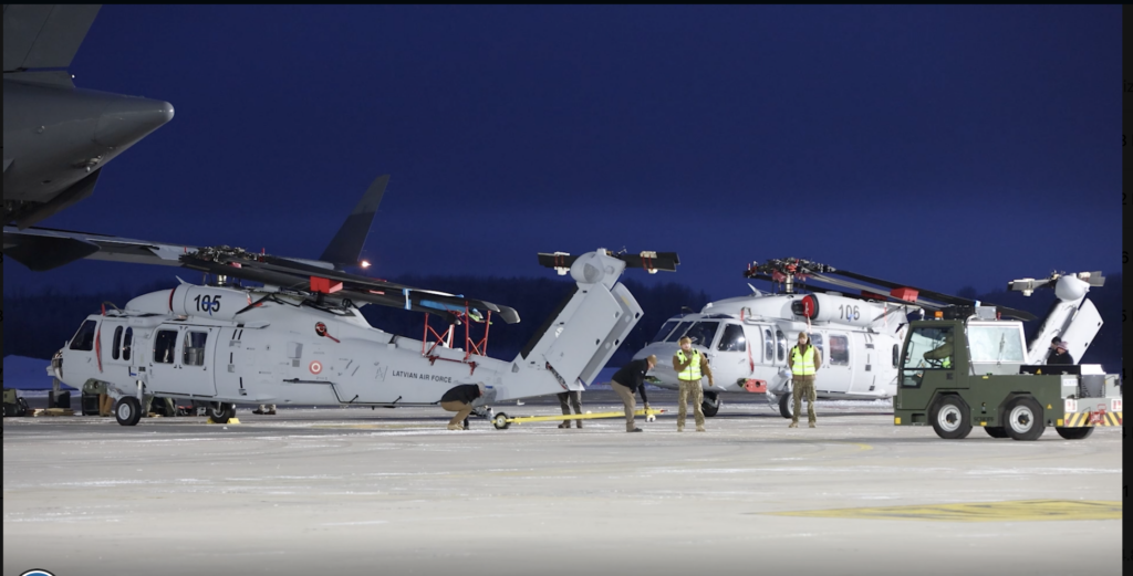 Гелікоптери Black Hawk на авіабазі Ліелварде (фото надане міністерством оборони Латвії) 