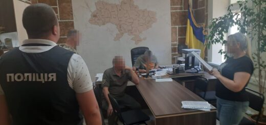 Які вироки отримують ті, хто у владних кабінетах допомагає ухилянтам від мобілізації