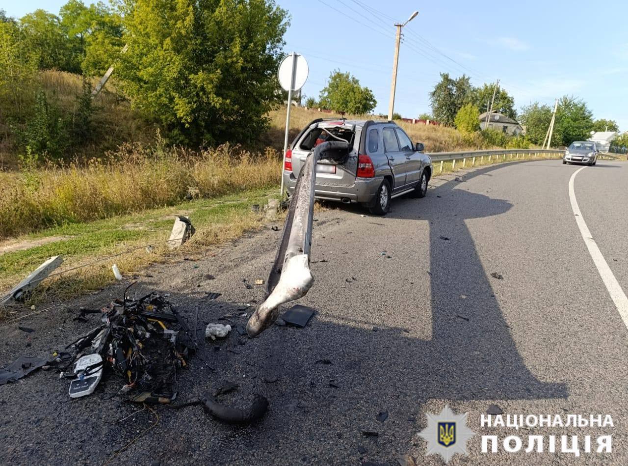 Авто вʼїхало у відбійник, водій загинув, слідчі відкрили кримінальне провадження