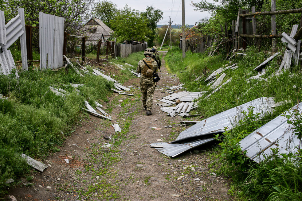 На позиціях українських військових на Донеччині, 18 травня 2022 року. Фото: Стас Юрченко, Ґрати