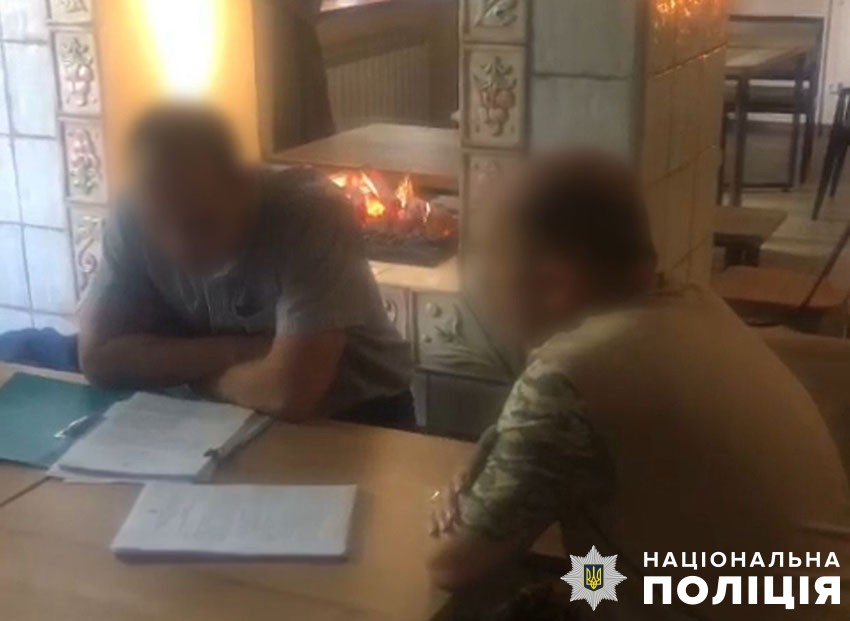 поліцейські відправили на лаву підсудних організатора та двох учасників злочинної групи, які під прикриттям сурогатного материнства продавали немовлят за кордон